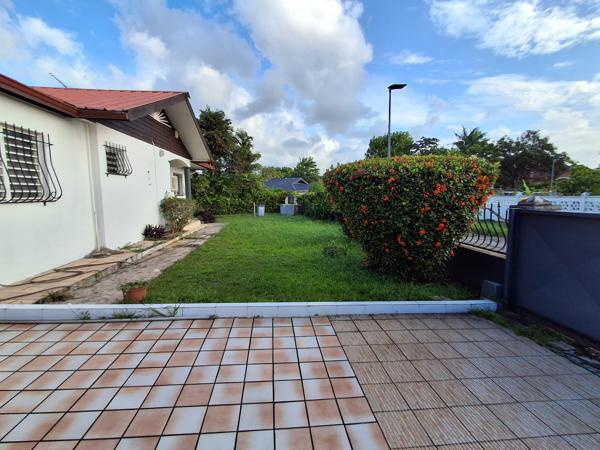 MAISON PLAIN PIED 5 PIECES AVEC PISCINE + DEPENDANCE T2