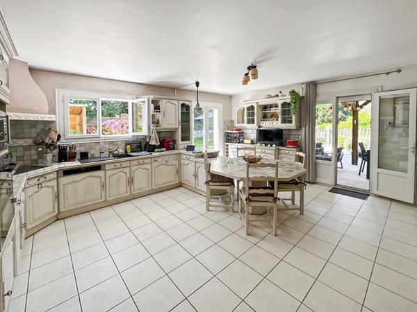 Maison Jouy Le Moutier 6 pièce(s) 166 m2