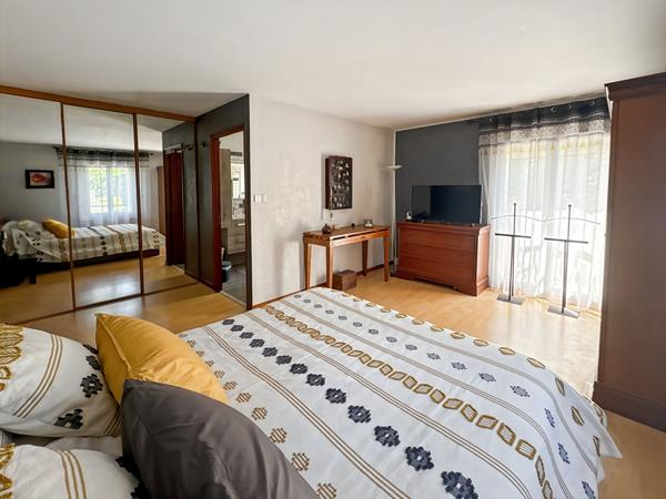 Maison Jouy Le Moutier 6 pièce(s) 166 m2