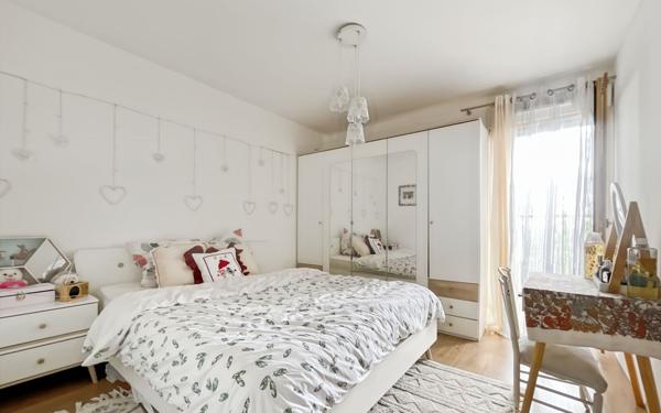 Appartement à vendre    3 pièces • 65 m2 Bondy