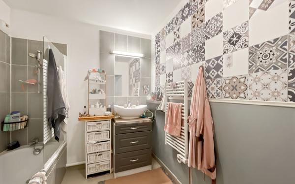 Appartement à vendre    3 pièces • 65 m2 Bondy