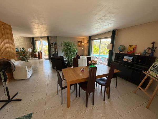 Maison à vendre à Limoux de 105 m² avec piscine, garage de 55 m² et terrain de 960 m²
