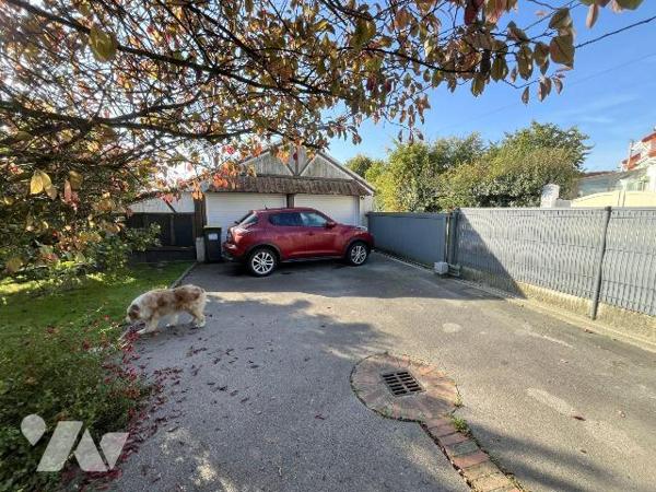 Notre Service Immobilier vous propose cette jolie maison sans travaux offrant la vie de plain p...