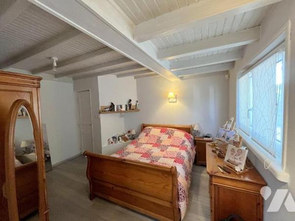 Notre Service Immobilier vous propose cette jolie maison sans travaux offrant la vie de plain p...