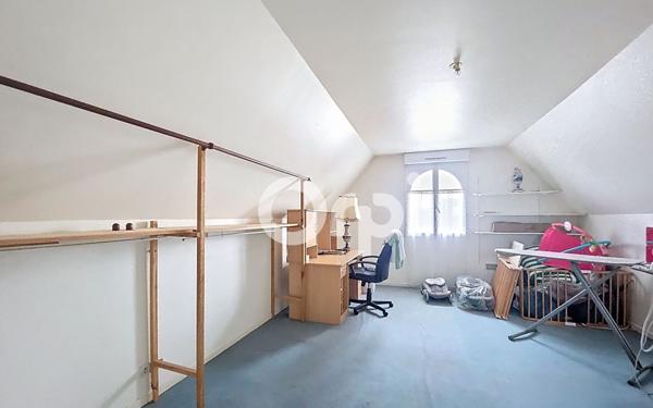 Maison à vendre    5 pièces • 102 m2 Le Coudray-Montceaux