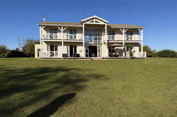 47300 VILLENEUVE SUR LOT Magnifique demeure avec vue sur le lot à Villeneuve/Lot