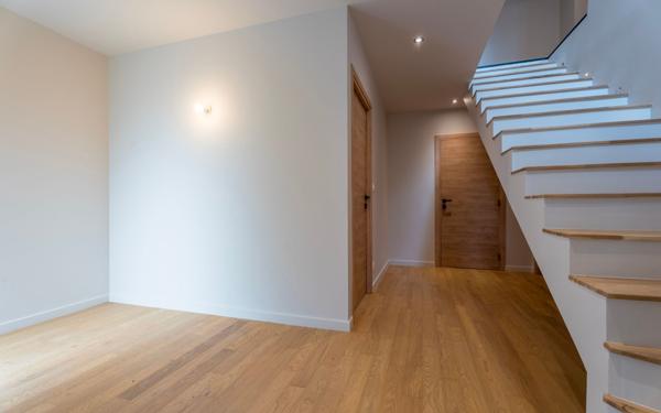 Maison à vendre    6 pièces • 182 m2 Charbonnières-les-Bains