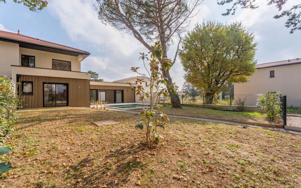 Maison à vendre    6 pièces • 182 m2 Charbonnières-les-Bains