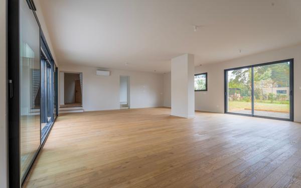 Maison à vendre    6 pièces • 182 m2 Charbonnières-les-Bains