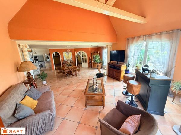 MAISON DE 177 M2, 5 CHAMBRES SUR TERRAIN D'ENVIRON 1000 M2