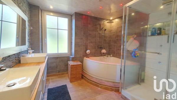 Maison 5 pièces de 160 m² à Mazaye (63230)