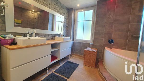 Maison 5 pièces de 160 m² à Mazaye (63230)