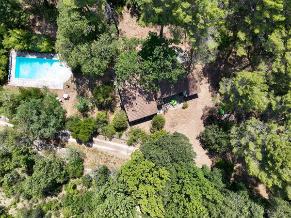 Exclusivité A VENDRE ! Maison de 92 m2 de plain pied + 10m² de dépendance + piscine le tout sur un terrain de 2 hectares!!