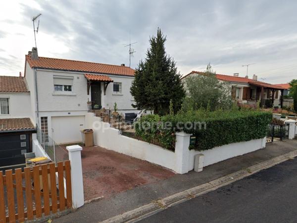 Maison Familiale 6 pièces - 138m² - 4 CHAMBRES - GARAGE - PANNEAUX PHOTOVOLTAIQUES - PUIT - CHOLET (49)