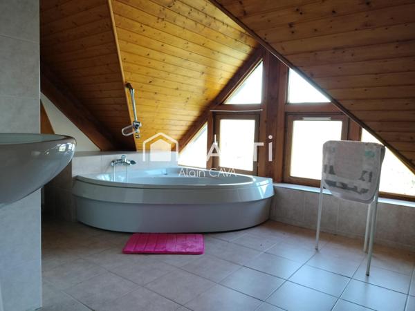 Chalet de 125m² sur 2 niveaux +appartement en rez de jardin de 42m² à finir sur 1060m² de terrain