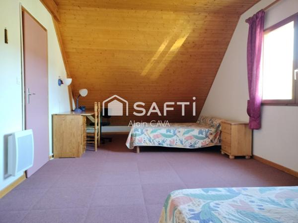 Chalet de 125m² sur 2 niveaux +appartement en rez de jardin de 42m² à finir sur 1060m² de terrain