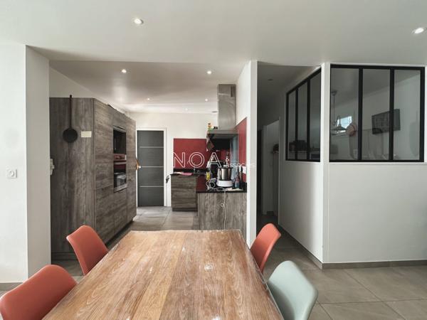 Villa rénovée avec piscine et bel environnement boisé