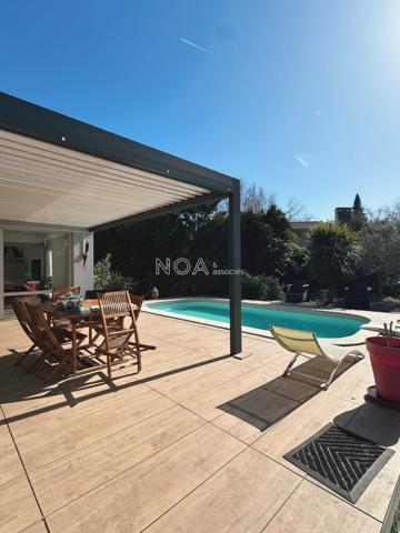 Villa rénovée avec piscine et bel environnement boisé