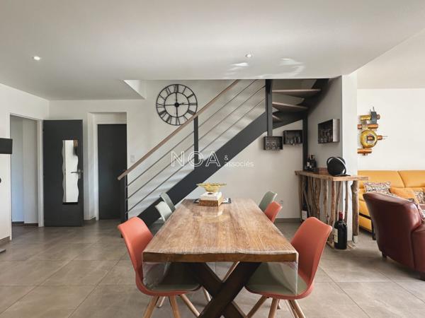 Villa rénovée avec piscine et bel environnement boisé