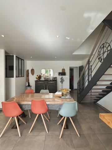 Villa rénovée avec piscine et bel environnement boisé