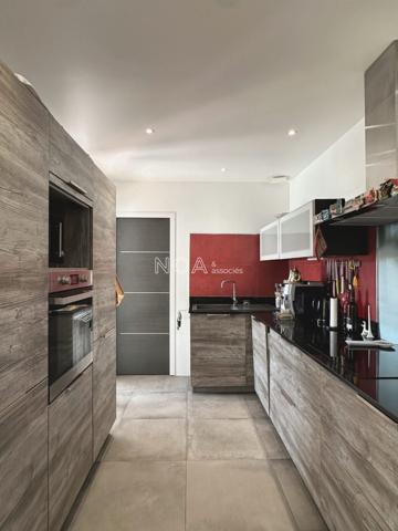 Villa rénovée avec piscine et bel environnement boisé