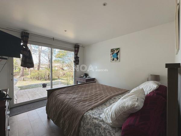 Villa rénovée avec piscine et bel environnement boisé