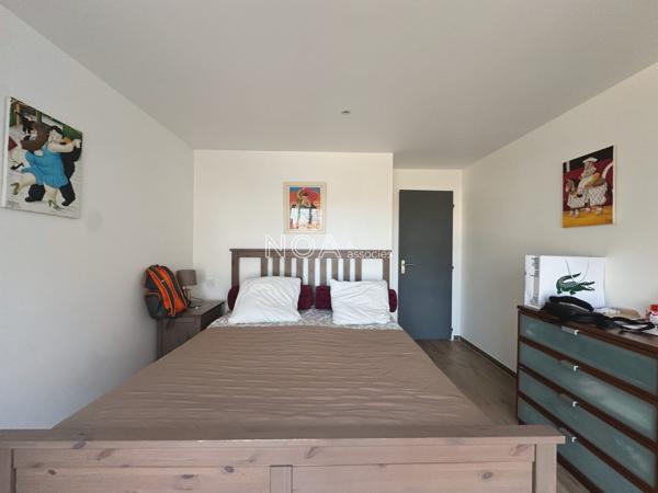 Villa rénovée avec piscine et bel environnement boisé