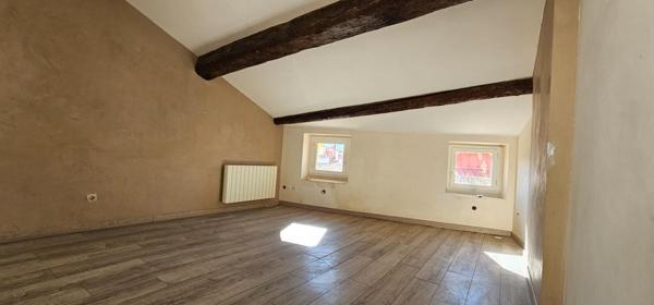 Duplex de caractère sous verrière zénithale - dernier étage - Perpignan La Réal