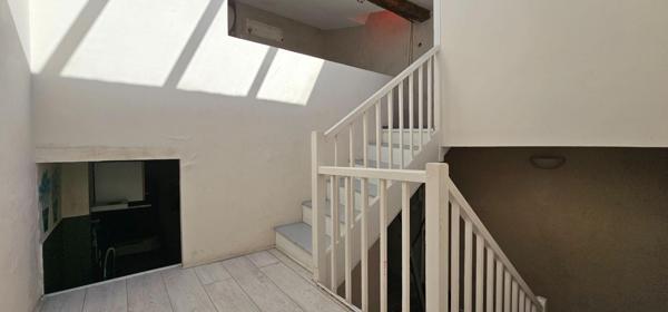 Duplex de caractère sous verrière zénithale - dernier étage - Perpignan La Réal
