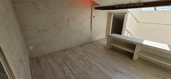 Duplex de caractère sous verrière zénithale - dernier étage - Perpignan La Réal
