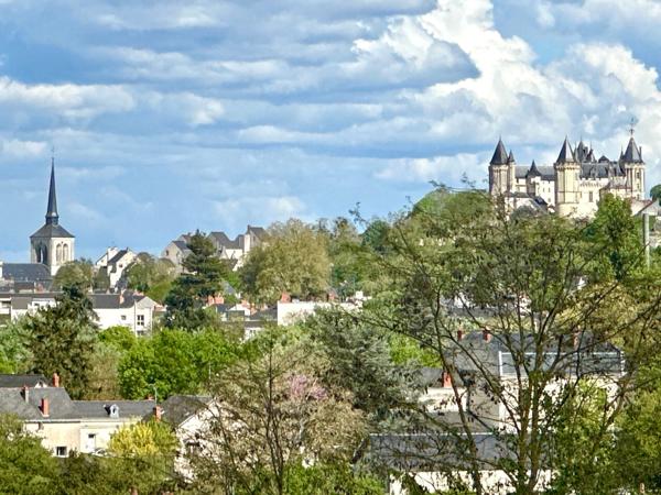 Maison à vendre à Saumur-Bagneux - 4 chambres - Vue dégagée - 222 m² - construction 2006 - Parcelle de 659m²