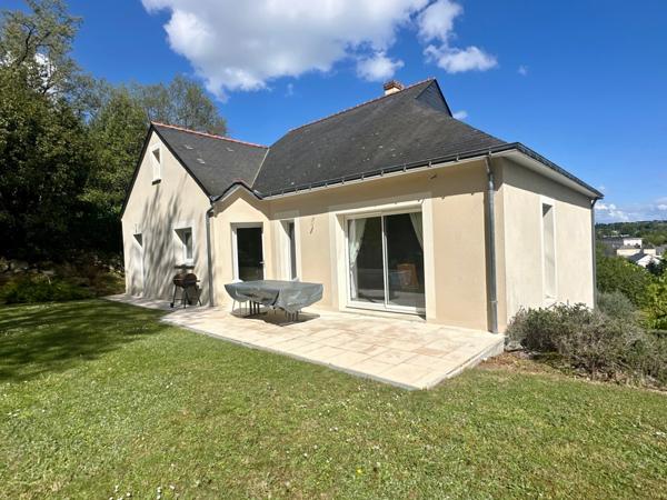 Maison à vendre à Saumur-Bagneux - 4 chambres - Vue dégagée - 222 m² - construction 2006 - Parcelle de 659m²