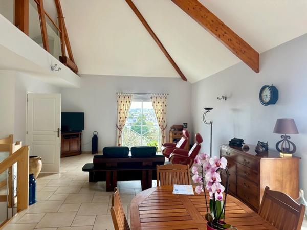 Maison à vendre à Saumur-Bagneux - 4 chambres - Vue dégagée - 222 m² - construction 2006 - Parcelle de 659m²