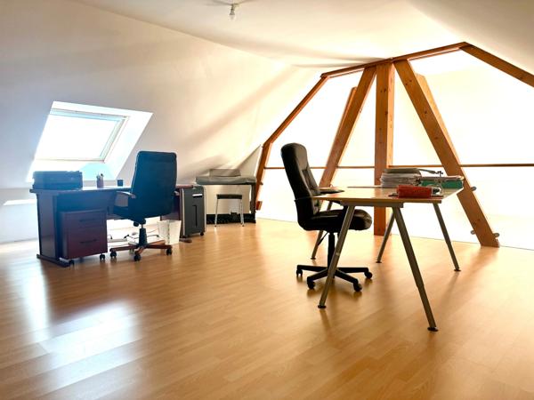 Maison à vendre à Saumur-Bagneux - 4 chambres - Vue dégagée - 222 m² - construction 2006 - Parcelle de 659m²