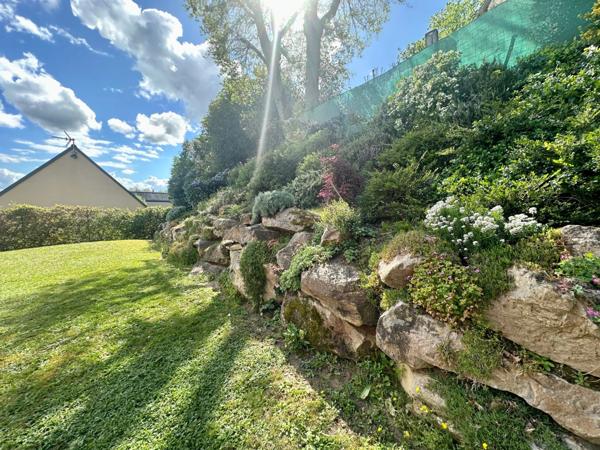 Maison à vendre à Saumur-Bagneux - 4 chambres - Vue dégagée - 222 m² - construction 2006 - Parcelle de 659m²