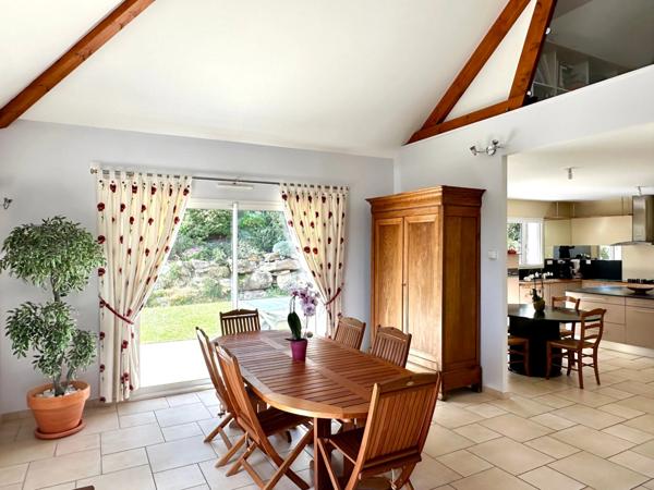 Maison à vendre à Saumur-Bagneux - 4 chambres - Vue dégagée - 222 m² - construction 2006 - Parcelle de 659m²