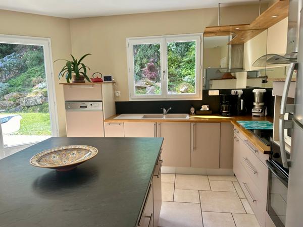 Maison à vendre à Saumur-Bagneux - 4 chambres - Vue dégagée - 222 m² - construction 2006 - Parcelle de 659m²