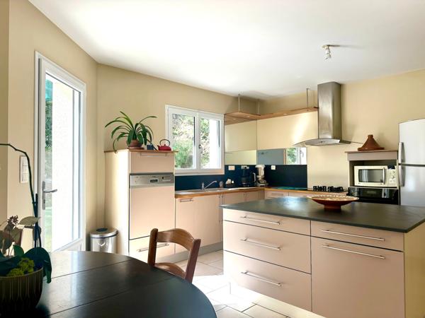 Maison à vendre à Saumur-Bagneux - 4 chambres - Vue dégagée - 222 m² - construction 2006 - Parcelle de 659m²