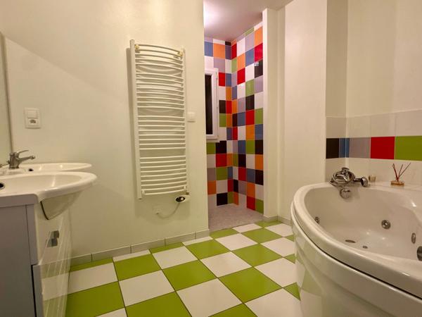 Maison à vendre à Saumur-Bagneux - 4 chambres - Vue dégagée - 222 m² - construction 2006 - Parcelle de 659m²