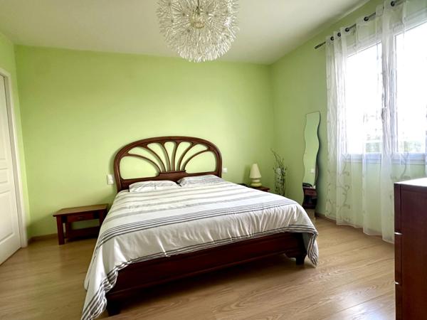 Maison à vendre à Saumur-Bagneux - 4 chambres - Vue dégagée - 222 m² - construction 2006 - Parcelle de 659m²