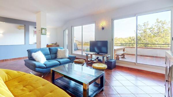 VILLA AVEC UNE VUE MER ET MONTAGNES