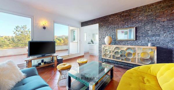 VILLA AVEC UNE VUE MER ET MONTAGNES