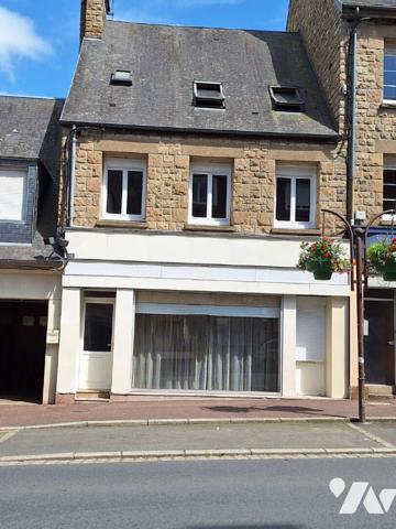 Immeuble en pierres au coeur de Saint-Hilaire-du-Harcouët Idéal investisseur