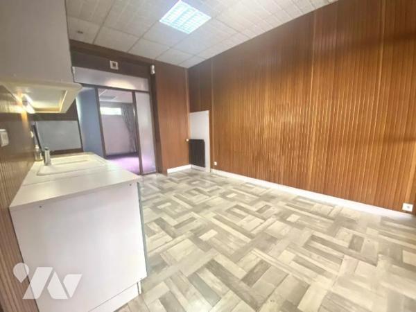 Immeuble en pierres au coeur de Saint-Hilaire-du-Harcouët Idéal investisseur