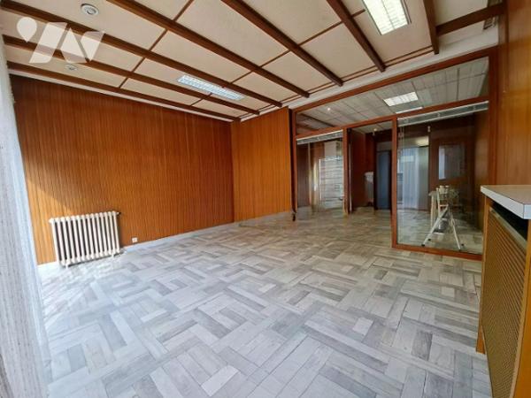 Immeuble en pierres au coeur de Saint-Hilaire-du-Harcouët Idéal investisseur