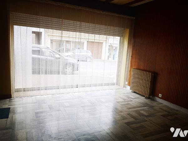 Immeuble en pierres au coeur de Saint-Hilaire-du-Harcouët Idéal investisseur