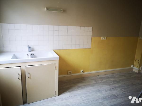 Immeuble en pierres au coeur de Saint-Hilaire-du-Harcouët Idéal investisseur