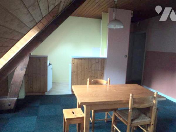 Immeuble en pierres au coeur de Saint-Hilaire-du-Harcouët Idéal investisseur