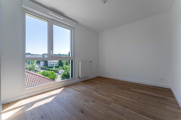 Appartement 5 pièces -Dernier étage terrasse et Rooftop Francheville Le Bas