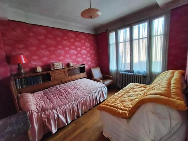 Maison de Caractère 7 pièces – 5 Chambres – Cour & Garage – Châteaudun